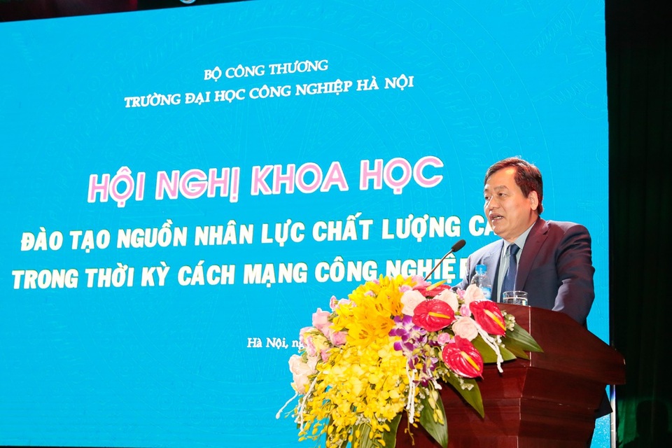 Đại học Công nghiệp Hà Nội đổi mới quản trị đại học theo mô hình đại học điện tử - 1 PGS. TS. Trần Đức Quý - Hiệu trưởng Trường Đại học Công nghiệp Hà Nội phát biểu tại Hội nghị.