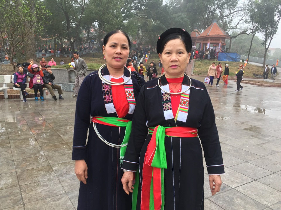 Sôi động lễ Hội vùng Lim - 9 Chị Trần Thị Bình dân tộc Sán Chí - tỉnh Thái Nguyên cùng bạn lần đầu tiên trẩy hội vùng Lim