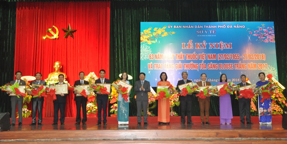 Đà Nẵng vinh danh 20 cá nhân “Tỏa sáng blouse trắng” - 2