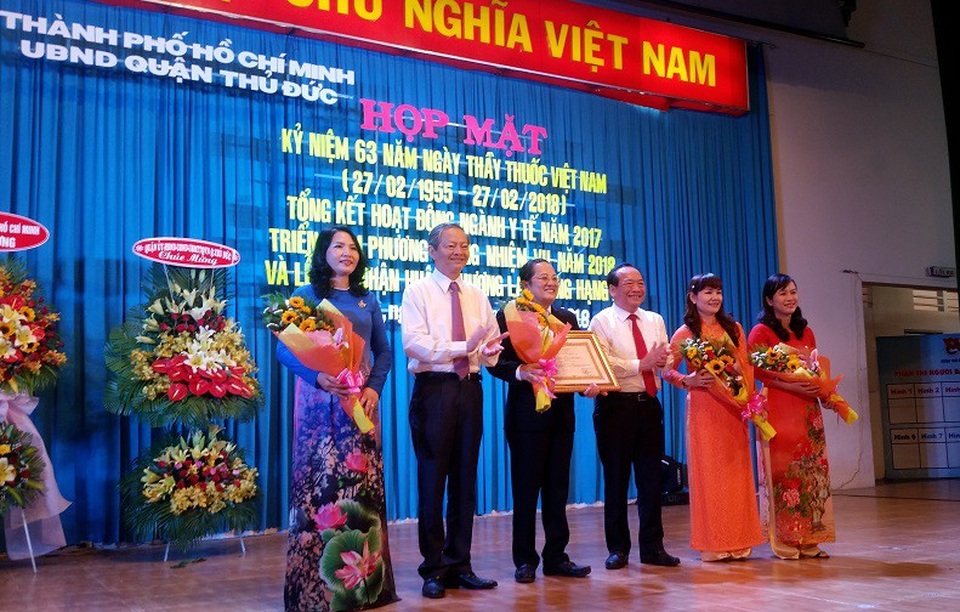 “Bệnh viện gần dân” được trao Huân chương Lao động - 1 Bệnh viện Quận Thủ Đức đón nhận Huân chương Lao động hạng III do Chủ tịch nước trao tặng