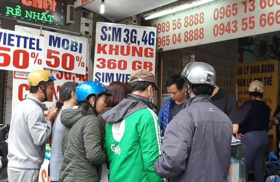 Các nhà mạng đồng loạt tung khuyến mãi 50% vào ngày cuối cùng trước khi giảm hạn mức.