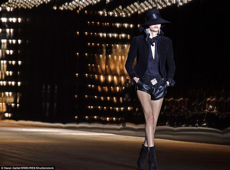 Con gái Cindy Crawford cuốn hút trên sàn diễn thời trang - 4
Người mẫu trẻ đang nỗ lực từng ngày để phát triển công việc một cách nghiêm túc