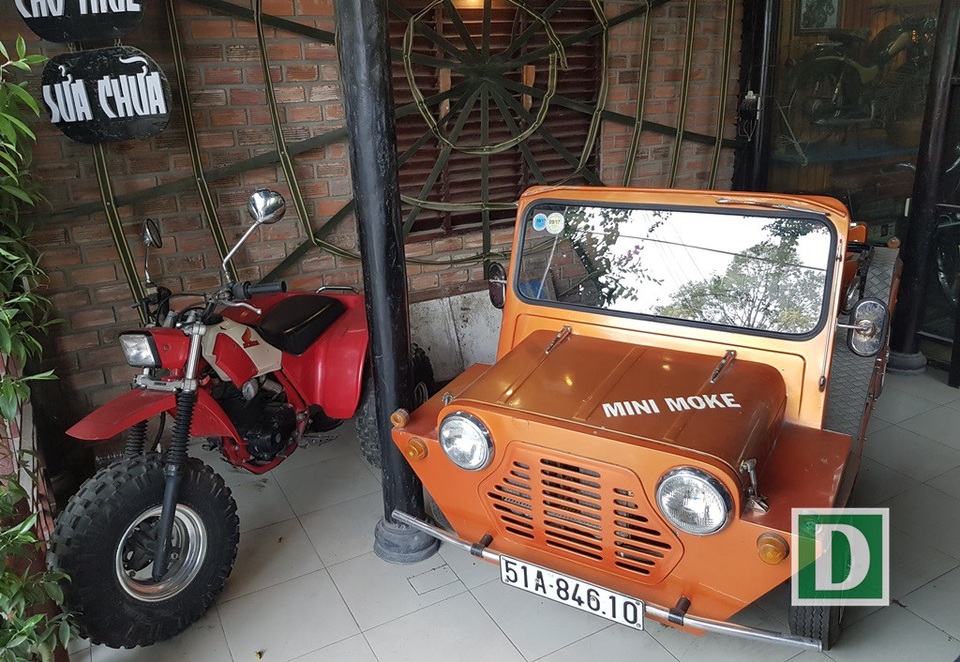 Người sở hữu dàn xe cổ “độc” nhất ở Nha Trang - 3 Đến nay, anh Thoại sở hữu tầm 100 xe cổ các loại gồm xe hơi, xe máy, xe đạp...