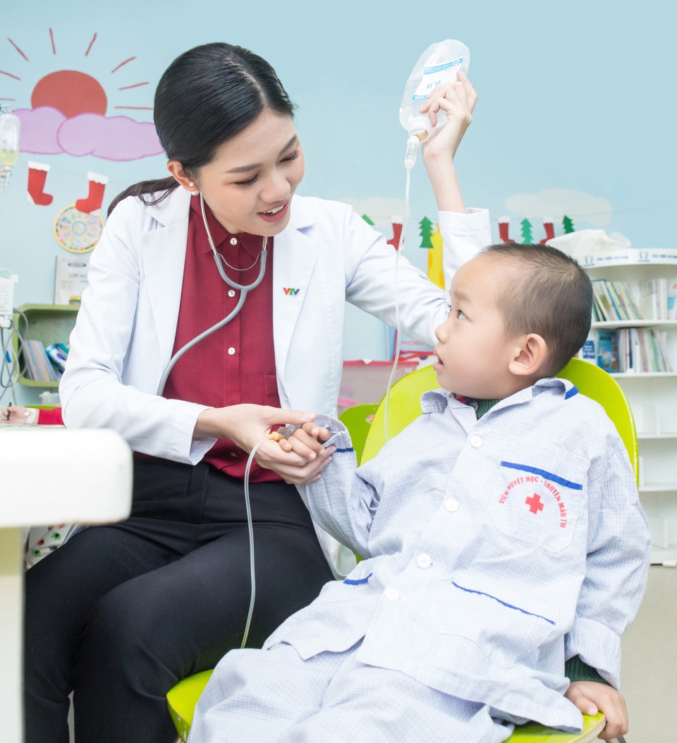 Tiết lộ về bóng hồng chiều cao “khủng” nối gót các đàn chị lên sóng VTV - 3 Á hậu cũng coi đây là cơ hội để mình góp sức vào các hoạt động phổ cập kiến thức, chăm sóc sức khỏe cộng đồng.