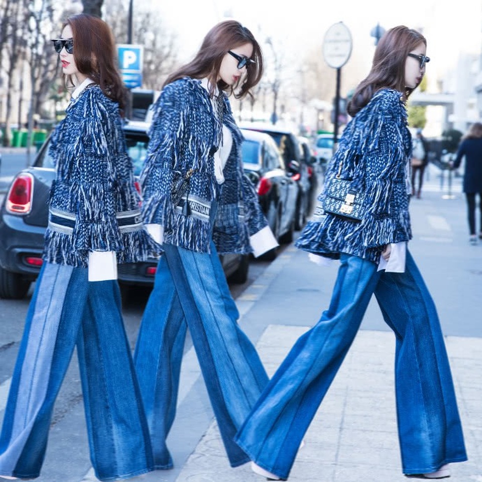 
Trước đó, Angelababy xuất hiện sang chảnh tại một show diễn thời trang của tuần lễ thời trang Paris, Pháp.
