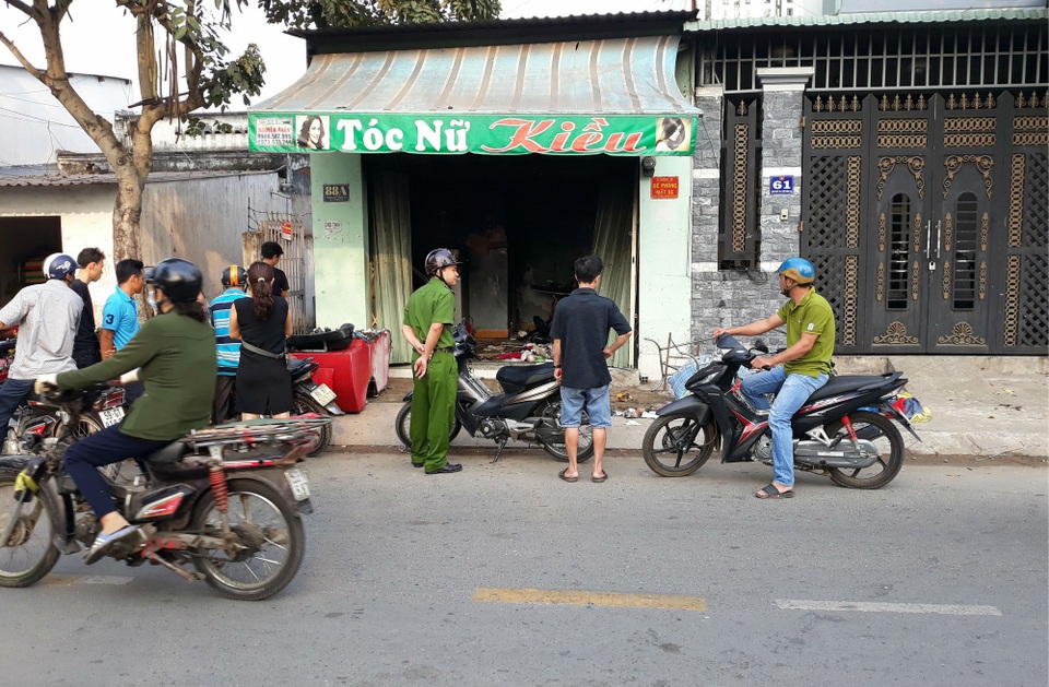 Vụ cháy tiệm tóc 2 người tử vong: Nạn nhân là đôi vợ chồng đã ly hôn - 1
Hiện trường vụ cháy sáng nay