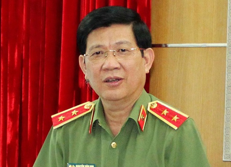 Thứ trưởng Bộ Công an lý giải việc không cho chuyển nhượng biển số xe đẹp - 1 Trung tướng Nguyễn Văn Sơn - Thứ trưởng Bộ Công an khẳng định, việc đấu giá biển số đẹp sẽ tổ chức theo hình thức trực tuyến, công khai, minh bạch.