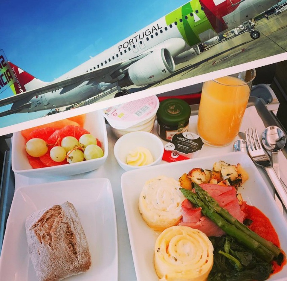 Hãng hàng không sở hữu đội ngũ phi hành đoàn đẹp trai nhất thế giới - 6 Những suất ăn của hãng được phục vụ như trong nhà hàng sang trọng