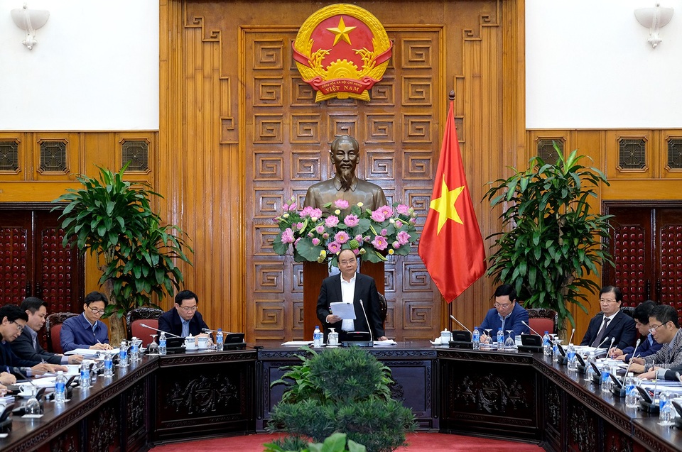 Thủ tướng: Nợ công xuống mức 61%, nên tìm thêm nguồn vay ODA? - 1 Thủ tướng Nguyễn Xuân Phúc chủ trì cuộc họp tại trụ sở Chính phủ