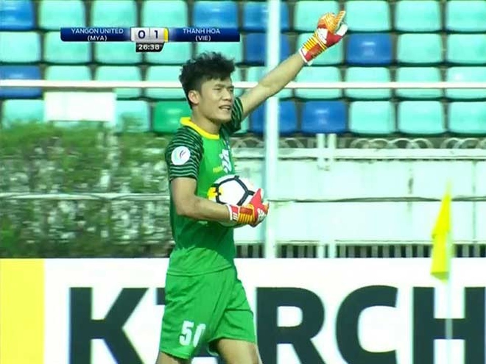 Thủ môn Bùi Tiến Dũng xin lỗi sau "tai nạn" ở AFC Cup - 1
Thủ môn Bùi Tiến Dũng đã thủng lưới hai bàn ở AFC Cup tối qua