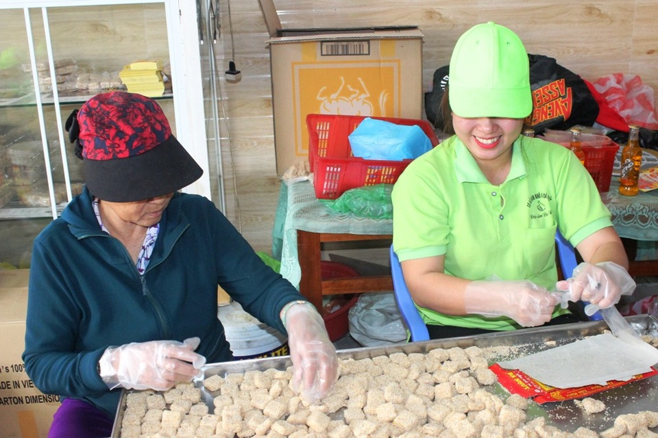 Làng bánh khô mè hối hả vào mùa Tết - 3 Làng bánh khô mè hối hả vào mùa Tết - 3