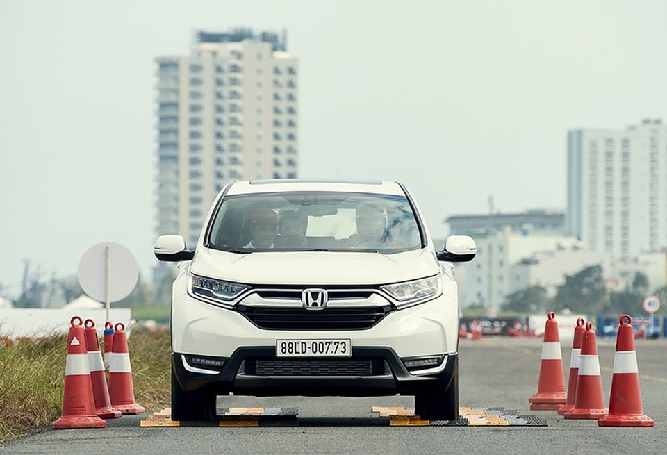 Hơn 700 chiếc Honda CR-V thế hệ mới đã đến tay khách hàng Việt Nam - 2 Hơn 700 chiếc Honda CR-V thế hệ mới đã đến tay khách hàng Việt Nam - 2