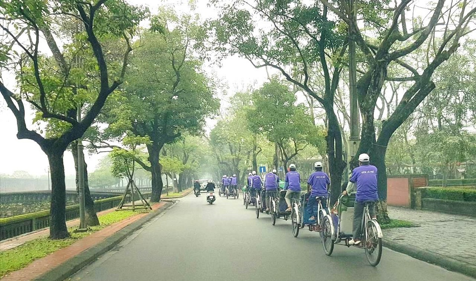 Du khách đến tham quan Di sản Huế tăng cao trong tháng đầu 2018 - 4 Những con đường xanh bình yên tại xứ Huế
