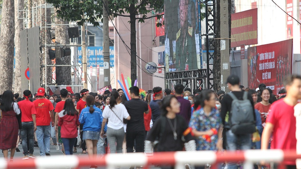 Bạn trẻ TPHCM háo hức chờ được giao lưu với U23 Việt Nam - 4