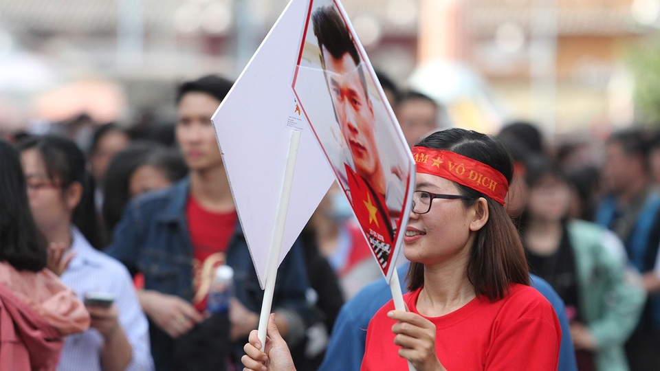 Thần tượng của các bạn nữ: Thủ môn Bùi Tiến Dũng