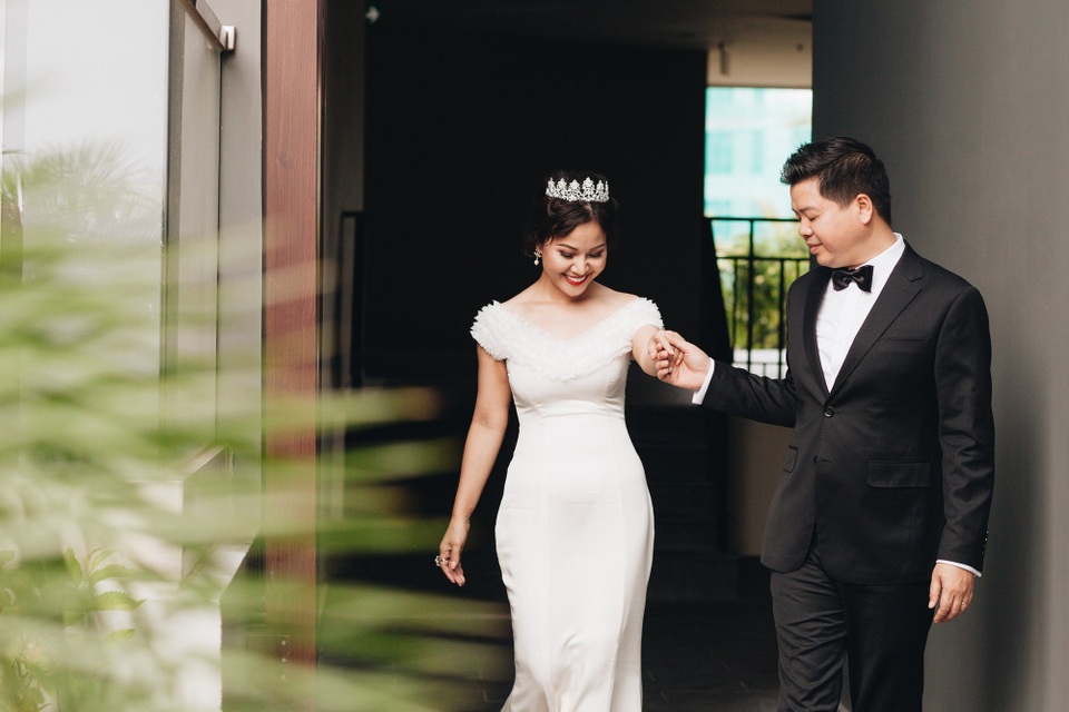 Đăng Dương - Kim Xuyến “cưới lại” sau 15 năm nên duyên vợ chồng - 1 Cả hai diện trang phục cô dâu chú rể như lần đầu cưới.