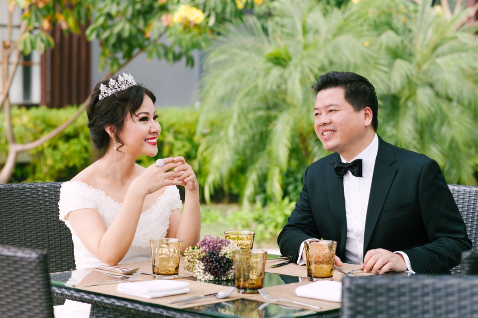 Đăng Dương - Kim Xuyến “cưới lại” sau 15 năm nên duyên vợ chồng - 3 Niềm hạnh phúc toả ra từ ánh mắt đến nụ cười.