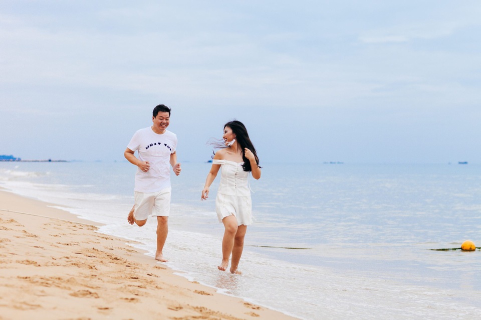 Đăng Dương - Kim Xuyến “cưới lại” sau 15 năm nên duyên vợ chồng - 8
Hạnh phúc của họ khiến ai nhìn vào cũng phải ghen tỵ