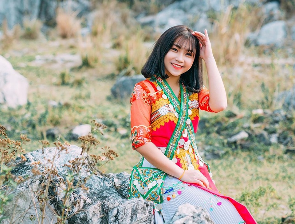 Giọng hát cao vút của nữ sinh Thanh Hoá thần tượng ca sĩ Anh Thơ - 1 Em Phạm Thị Thu Huệ - nữ sinh sở hữu giọng hát tiềm năng đến từ huyện miền núi của tỉnh Thanh Hoá