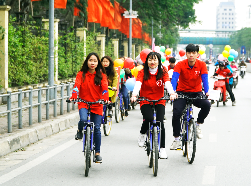 NSND Lan Hương, Trà My đạp xe truyền thông điệp về ung thư - 5 NSND Lan Hương, Trà My đạp xe truyền thông điệp về ung thư - 5