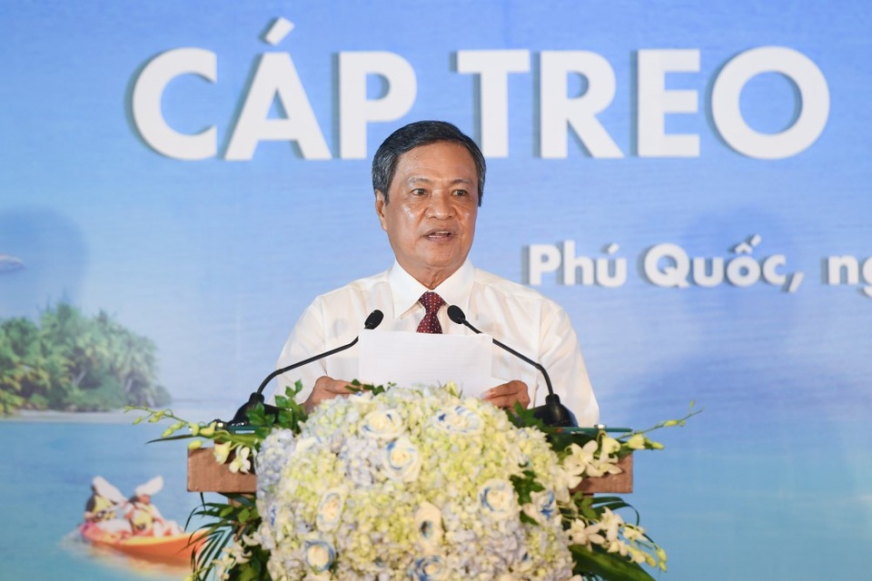 Khai trương cáp treo dài nhất thế giới tại Phú Quốc - 5
Ông Phạm Vũ Hồng - Chủ tịch UBND tỉnh Kiên Giang phát biểu tại Lễ khai trương Cáp treo Hòn Thơm