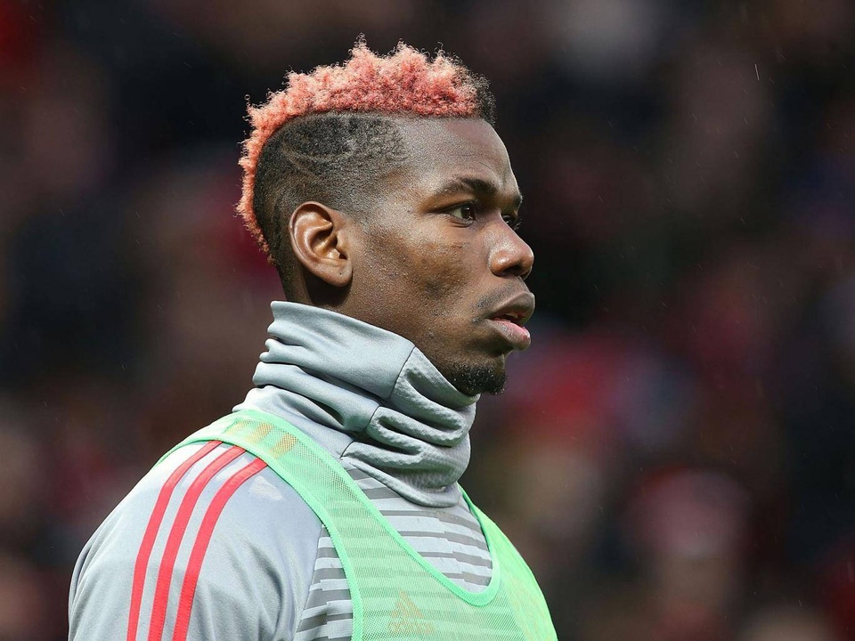 Vì sao HLV Mourinho “trảm” Paul Pogba? - 1 Paul Pogba chỉ ngồi dự bị trong trận đấu với Huddersfield