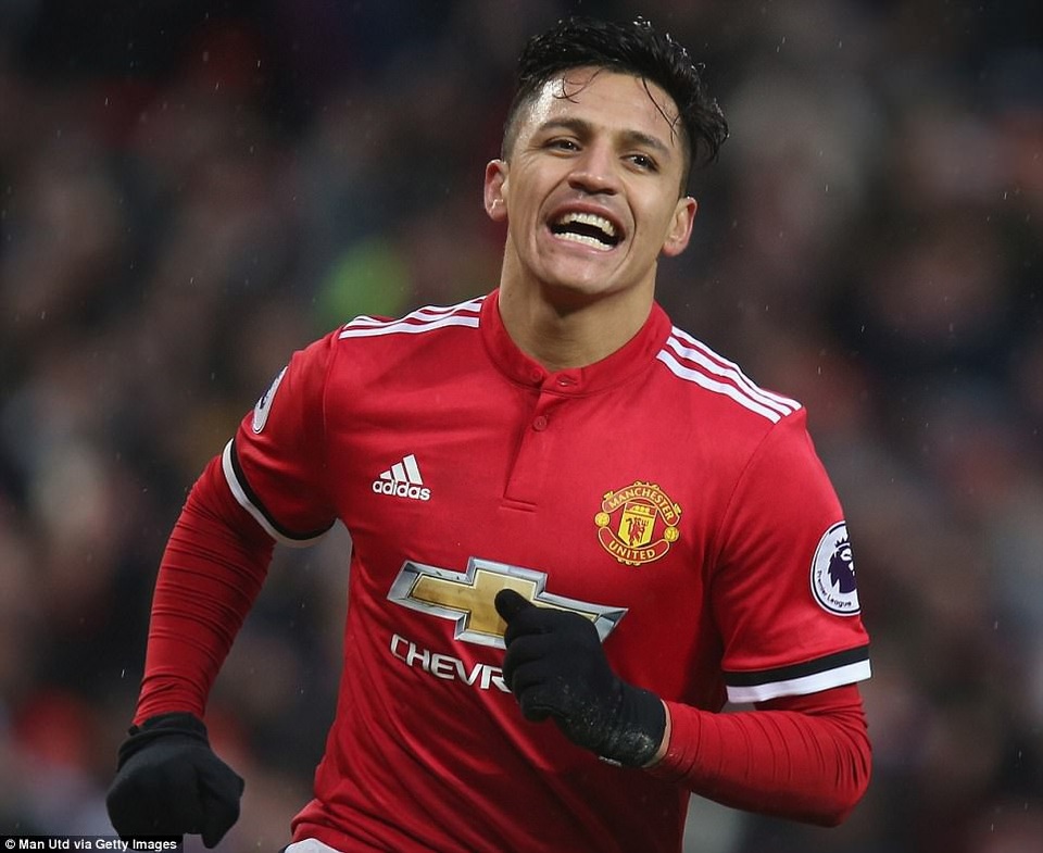 Tỏa sáng rực rỡ, Alexis Sanchez được đưa lên mây xanh - 1 Alexis Sanchez tỏa sáng rực rỡ ở trận đấu với Huddersfield