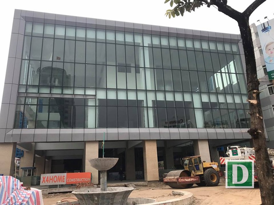 Đang tẩy sạch các toa tàu bị vẽ trộm ở ga Cát Linh - Hà Đông - 4
Đoàn tàu có các toa bị vẽ trộm đang nằm trên tầng 3 của ga Cát Linh (Ảnh: Trần Thanh)