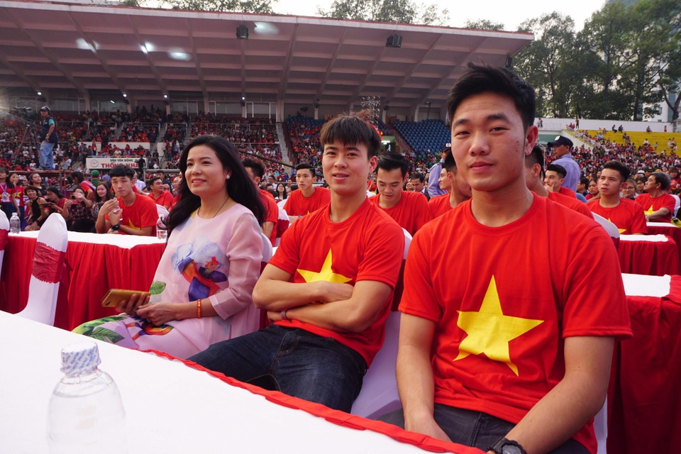 Người hâm mộ TPHCM vui như hội ngày giao lưu với đội tuyển U23 Việt Nam - 2 Công ty VPMilk của bà Phương là người bạn đồng hành chung thuỷ với đội tuyển U23 Việt Nam, là nhà tài trợ dinh dưỡng của đội tuyển suốt thời gian qua