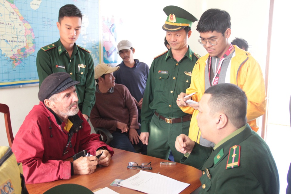 Ngư dân Quảng Ngãi cứu sống tay chơi thuyền buồm Mỹ gặp nạn - 1 Ông Rimas Meleshyus được các ngư dân Quảng Ngãi cứu khi gặp nạn trên biển