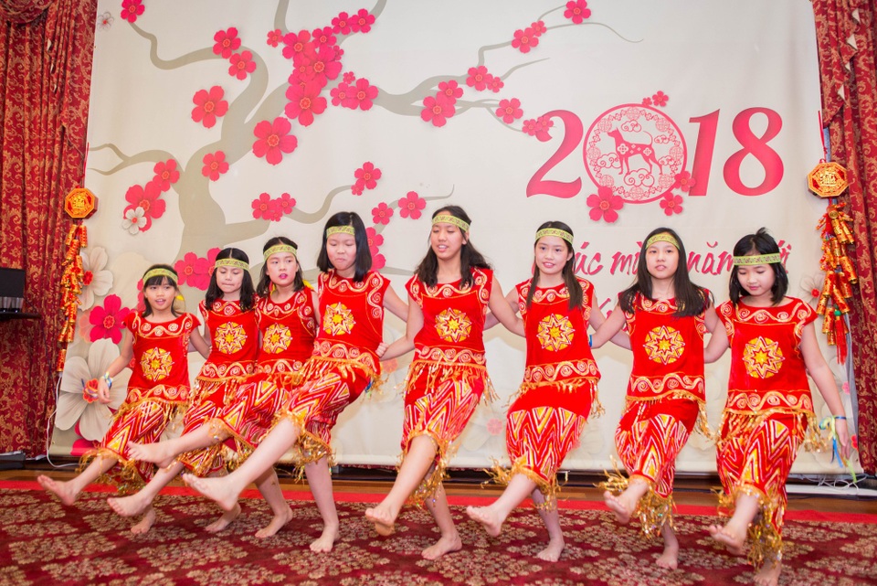 Cộng đồng người Việt tại Mỹ đón Tết Nguyên đán sớm - 2 Những tiết mục văn nghệ thể hiện truyền thống của quê hương Việt Nam tại Mỹ