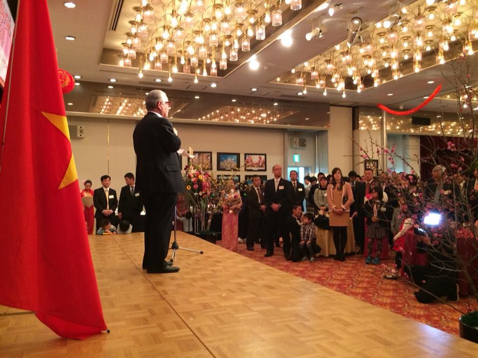 Rộn ràng lân sư rồng, cộng đồng người Việt tại Nhật Bản đón Tết sớm - 1 Đông đảo bà con Việt kiều, cán bộ Đại sứ quán cùng học sinh, sinh viên Việt tham dự tiệc Tết.