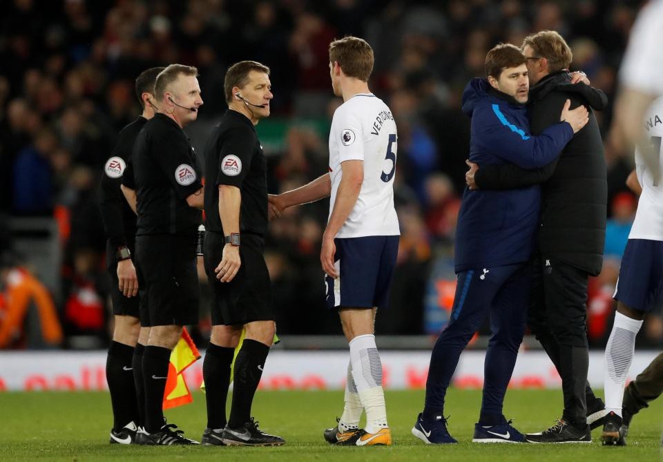 Liverpool bị xử ép, Jurgen Klopp “nổi điên” với trọng tài - 2 Klopp không hài lòng với quyết định của trọng tài