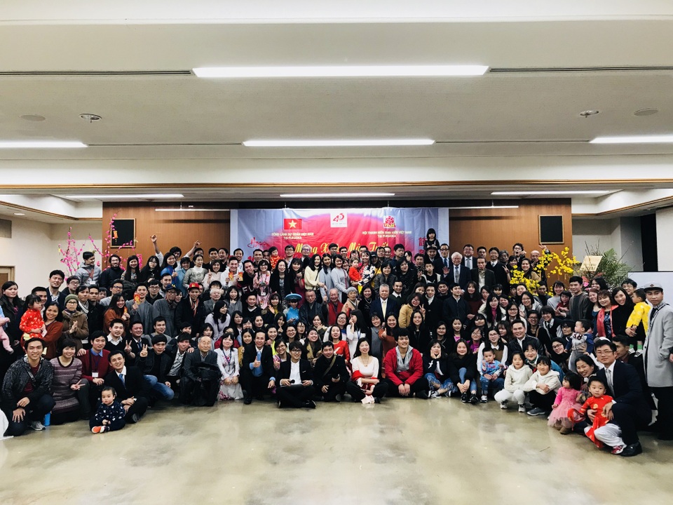 Tết ấm áp của cộng đồng người Việt tại Kyushu, Nhật Bản - 2
Bà con người Việt tại Kyushu chụp ảnh lưu niệm trong dịp hội ngộ mừng Xuân mới