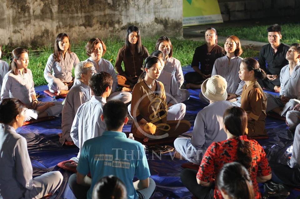 Học thiền - Xu hướng mới của người trẻ hiện đại - 2 Ngày càng nhiều các bạn trẻ là học sinh sinh viên, giới văn phòng tìm đến thiền như một cách để giải tỏa những áp lực của cuộc sống.