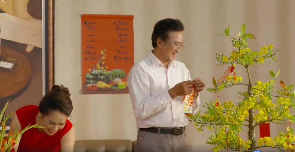 EVA Air gửi thông điệp đoàn viên ý nghĩa mùa Tết Việt - 2 Giờ này ở nhà, chắc ba mẹ đang chuẩn bị bánh mứt đón xuân…