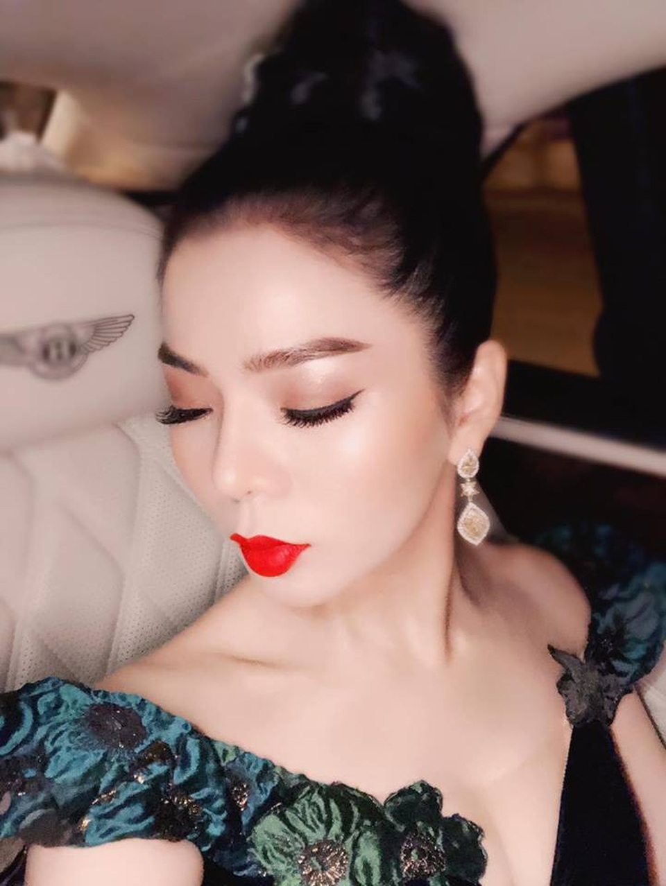 Sự thật "đắng lòng" Lệ Quyên than khổ giữa ồn ào kiếm 68 tỷ/năm - 1 Lệ Quyên than khổ, đính chính tin đồn kiếm 68 tỷ/ năm.