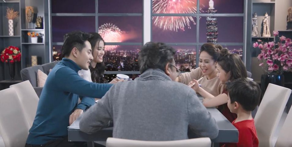 EVA Air gửi thông điệp đoàn viên ý nghĩa mùa Tết Việt - 3 Tết ở đâu cũng là Tết, miễn có gia đình