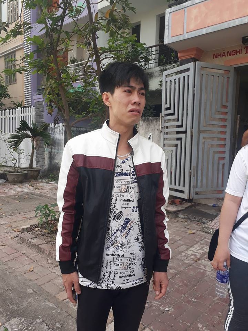 Chuyện “cổ tích” chàng trai tìm lại được tiền về quê ăn Tết nhờ mạng xã hội - 2 Sang khổ sở khi mất chiếc ví. Khi đồng ý đưa thông tin lên mạng, em cũng không hi vọng nhiều vào chuyện tìm lại được tiền, chỉ hi vọng vào tìm kiếm giấy tờ cá nhân.