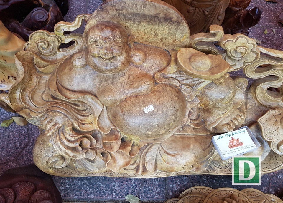 Đồ gỗ mỹ nghệ… ồ ạt “đổ bộ” xuống phố ở Nha Trang - 8 Tác phẩm mỹ nghệ tượng phật được chạm khắc tinh tế