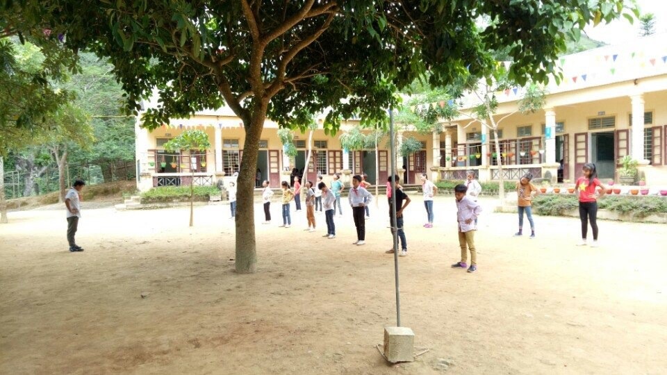 Con chữ mùa xuân - 3
Giờ học thể dục trong ngôi trường mới khang trang.