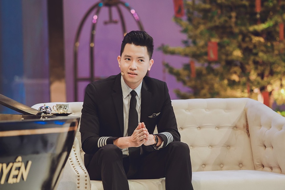 Cơ trưởng trẻ nhất Việt Nam tiết lộ nỗi khổ khó nói cùng Trấn Thành - 4 Nguyễn Quang Đạt: Nhiều hành khách không chịu lên máy bay do tôi cầm lái.