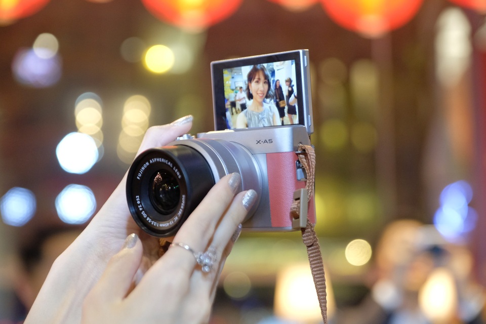 Fujifilm giới thiệu máy ảnh Mirrorless thời trang giá rẻ, nhỏ gọn - 4 Fujifilm giới thiệu máy ảnh Mirrorless thời trang giá rẻ, nhỏ gọn - 4