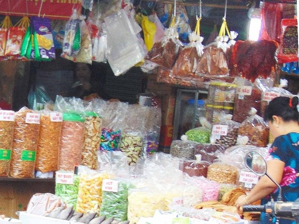 Khô bò từ... thịt heo nái nhuộm màu - 1
Khô bò nhiều loại được bày bán trong chợ và các cửa hàng tạp hóa ở TP.HCM. Ảnh: TRẦN NGỌC