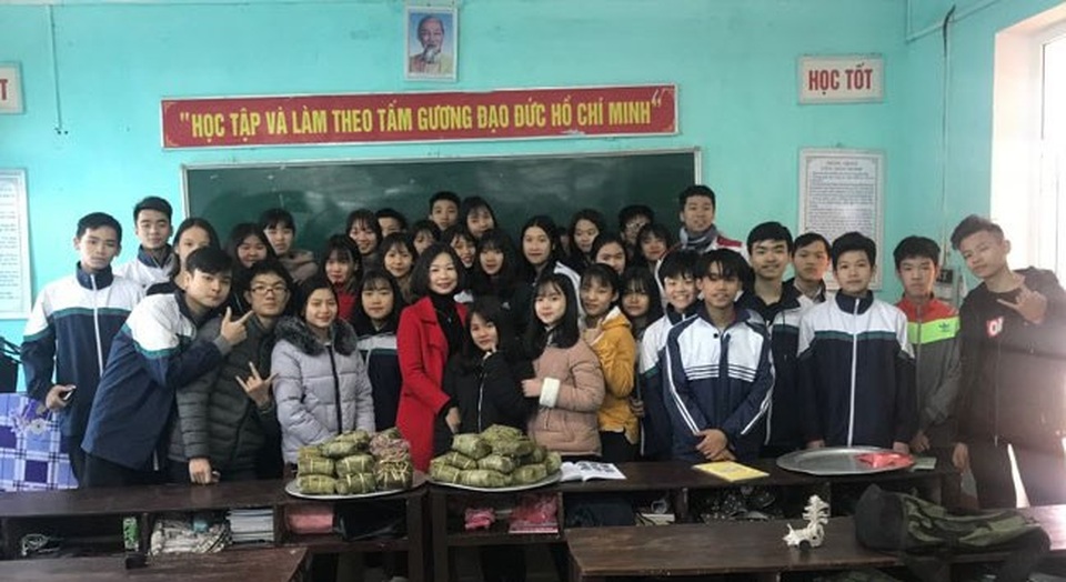Giáo dục truyền thống gói bánh chưng ngày Tết - 5 Tập thể lớp 10C2 Trường THPT Công nghiệp Hòa Bình.