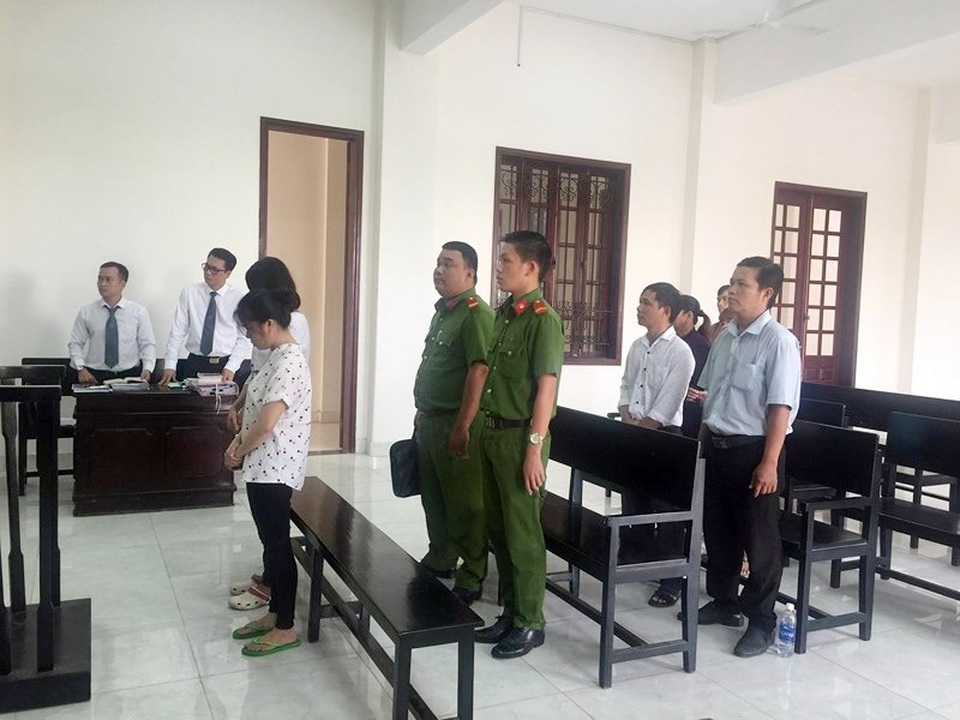 Vụ nhân viên bán dâm, chủ vô can vẫn chưa có hồi kết - 1 Tòa yêu cầu làm rõ vai trò đồng phạm của chủ khách sạn.