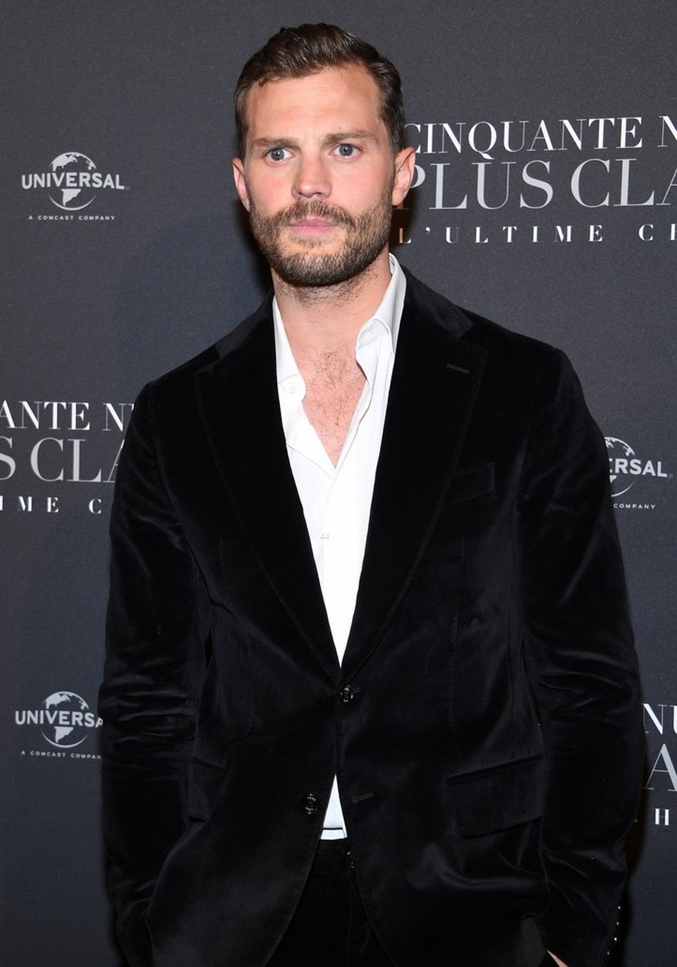 Cặp đôi "50 sắc thái" đẹp đôi và sành điệu tại Paris - 11 Cặp đôi "50 sắc thái" đẹp đôi và sành điệu tại Paris - 11