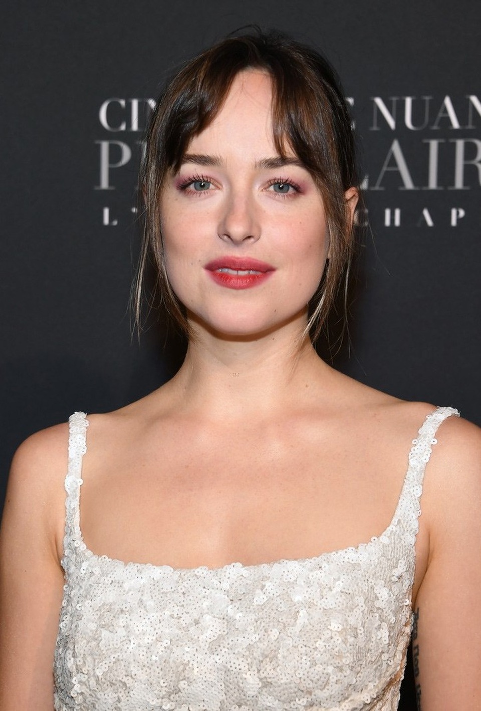 Cặp đôi "50 sắc thái" đẹp đôi và sành điệu tại Paris - 10
Cô trang điểm theo phong cách tự nhiên.