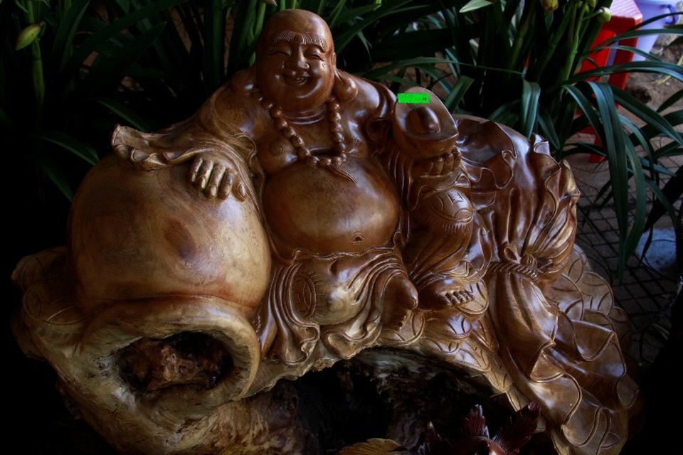 Đồ gỗ mỹ nghệ tinh xảo giá “khủng” tại chợ xuân phố núi - 6 Đồ gỗ mỹ nghệ tinh xảo giá “khủng” tại chợ xuân phố núi - 6