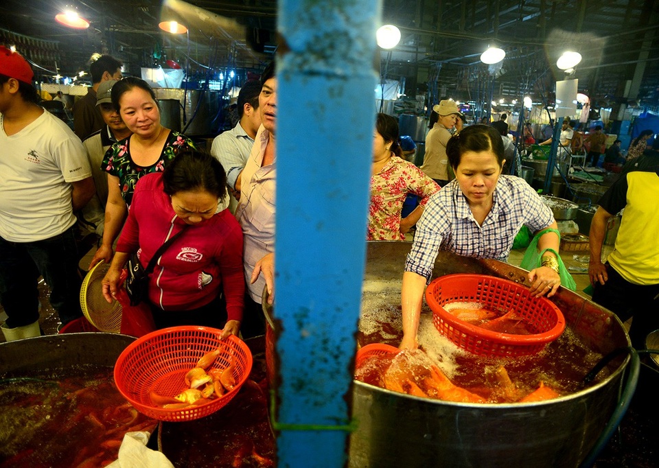 Cá chép lớn giá 80.000 đồng/kg.